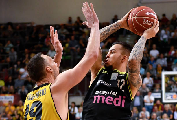 伦纳德涉嫌 伦纳德涉嫌